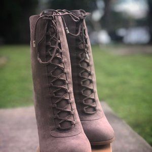 CARLOS SANTANA Tan Suede Chucky Heels Suede Boots